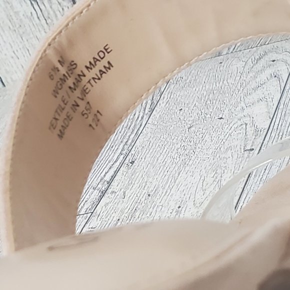 Women's GUESS Mia Double Strap Sparkly Kitten heels. Beige with clear strap 6.5M - Picture 5 of 14